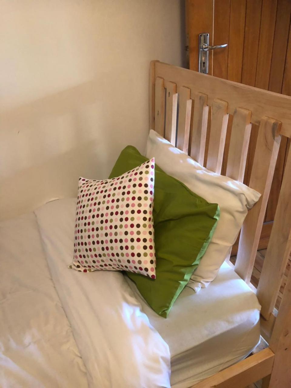 Aquarius Bed And Breakfast Jeffreys Bay Exterior photo